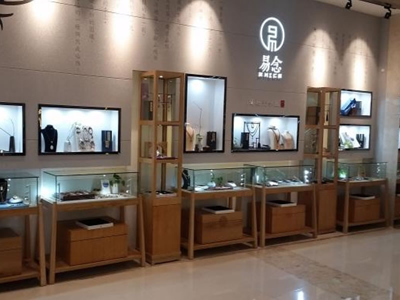 商業(yè)展柜：提升品牌形象與產(chǎn)品價(jià)值的展示之道